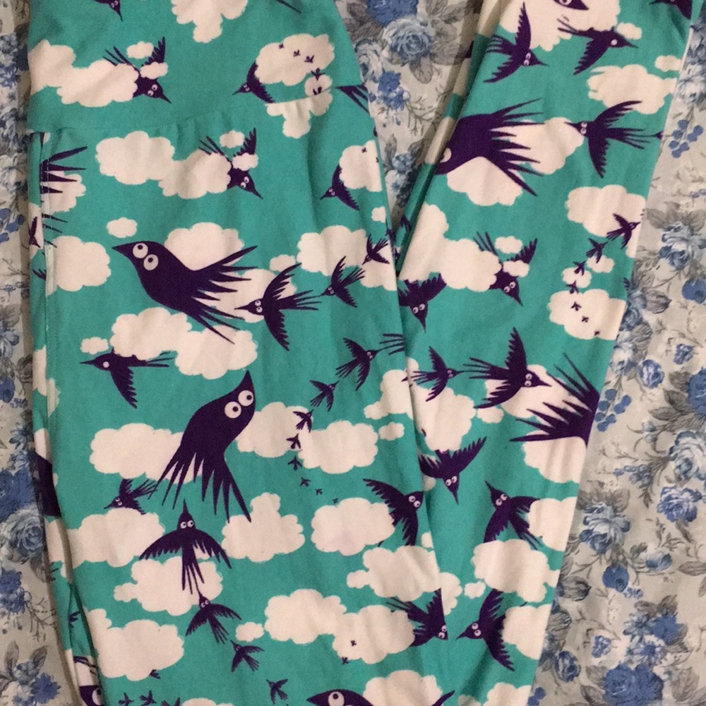 ☁️LuLaRoe Birds in the Clouds Leggings!☁️